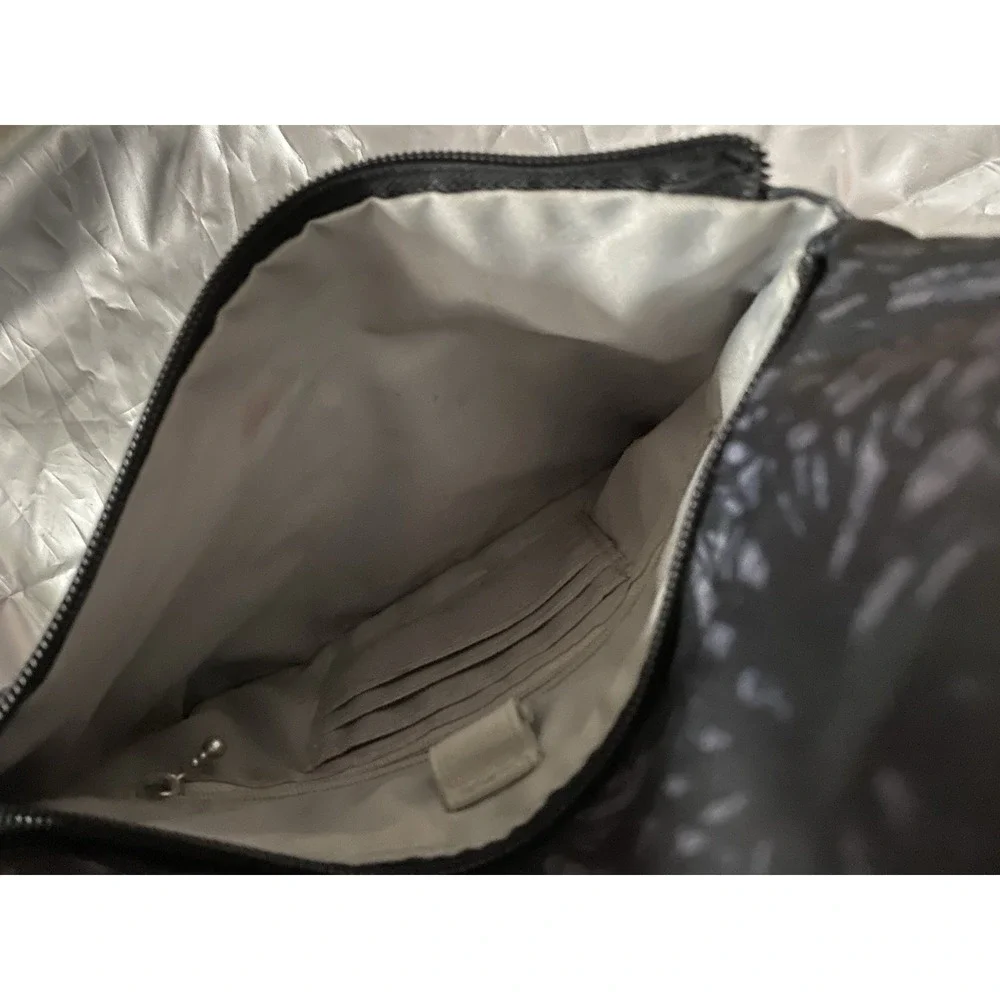 Baggallini Crossbody Gray Black Floral Pattern Roomy Fold Over Multi Bag‎ Purse
